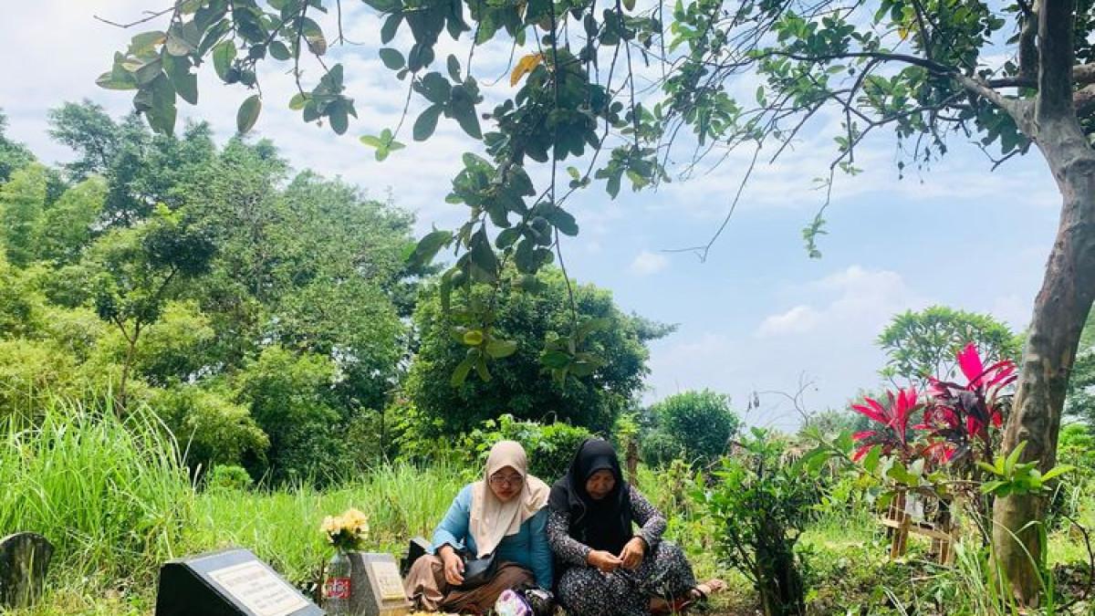 Tradisi nyekar mengingatkan bahwa setiap manusia pada akhirnya akan kembali menghadap Allah SWT.