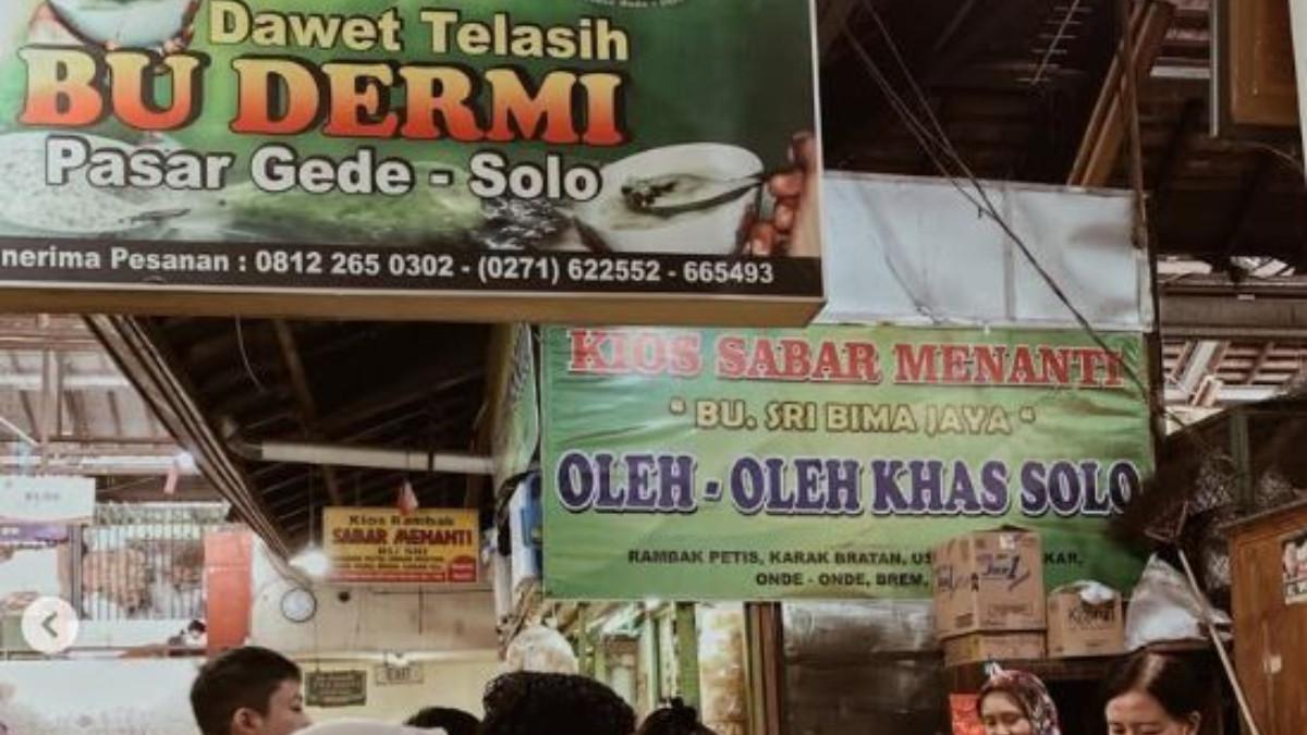 Untuk pilihan minuman yang lebih segar, Es Dawet Telasih Bu Dermi patut dicoba saat mudik ke Solo.