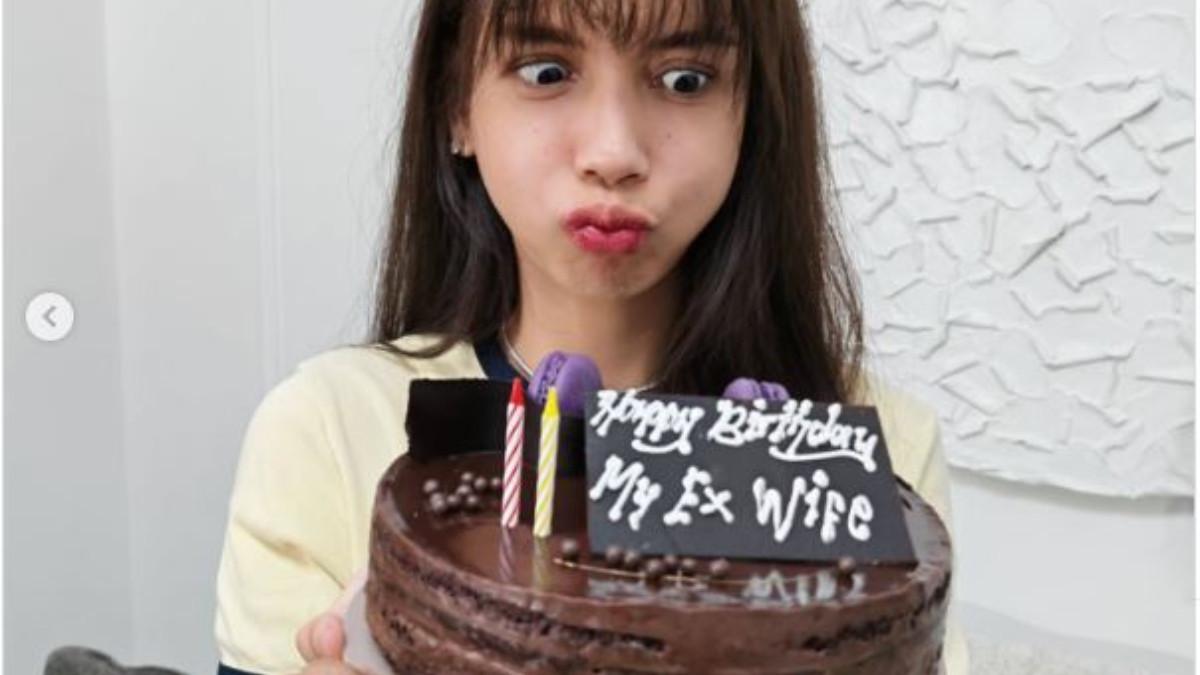 Vidi Aldiano meninggalkan komentar protes kecil yang mengundang tawa.