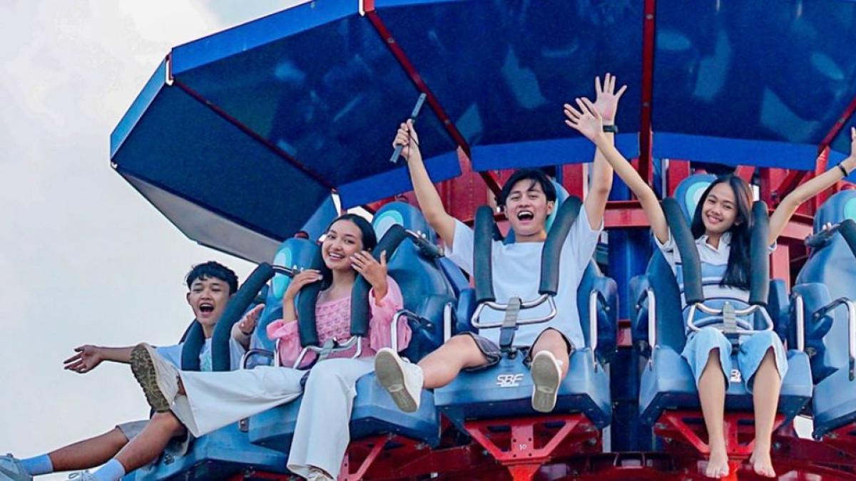WISATA SALOKA - Taman bermain populer di Semarang, Saloka Theme Park dengan berbagai wahana permainan seru dan menyenangkan.