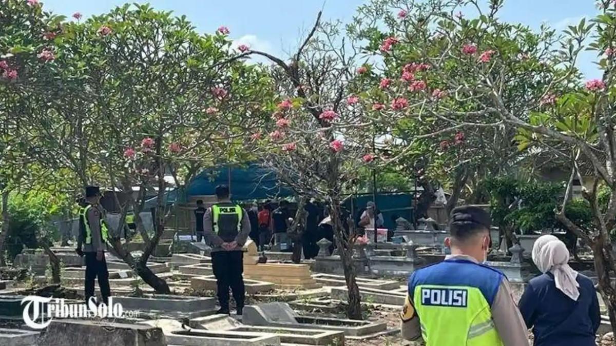 Wanita lansia di Boyolali diduga keracunan setelah makan sate misterius, sang menantu dicurigai terlibat.