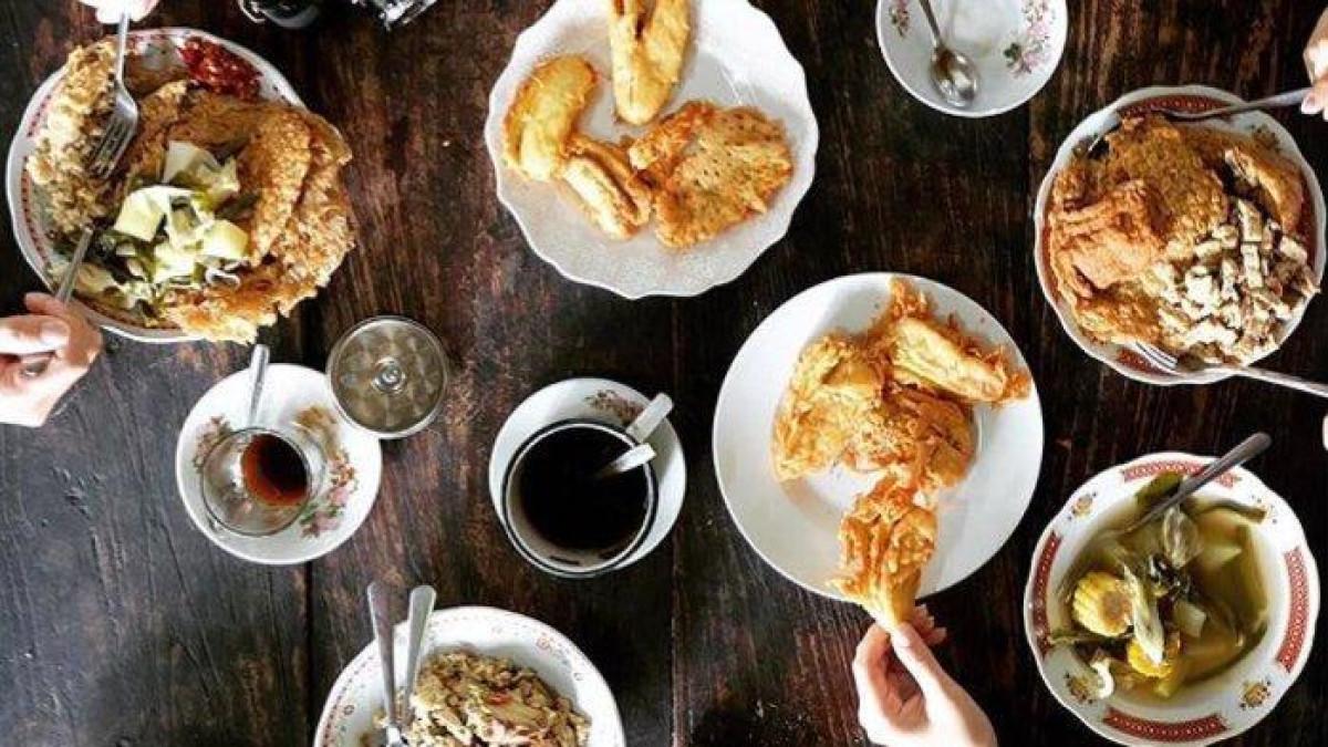 KOPI KLOTOK - Sajian di Warung Kopi Klotok Jogja yang bisa menjadi tempat pilihan untuk makan siang enak.