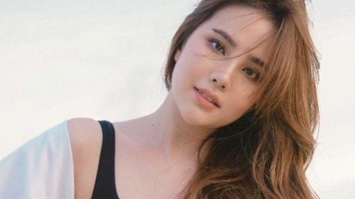 Agatha Chelsea mengumumkan bahwa dirinya resmi diterima di program S2 dari empat universitas top dunia.