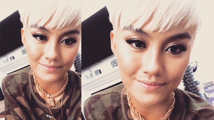 Lagi Tren Sepatu yang Dipakai Agnez Mo, Banyak Penggemarnya yang Terkejut dengan Harganya