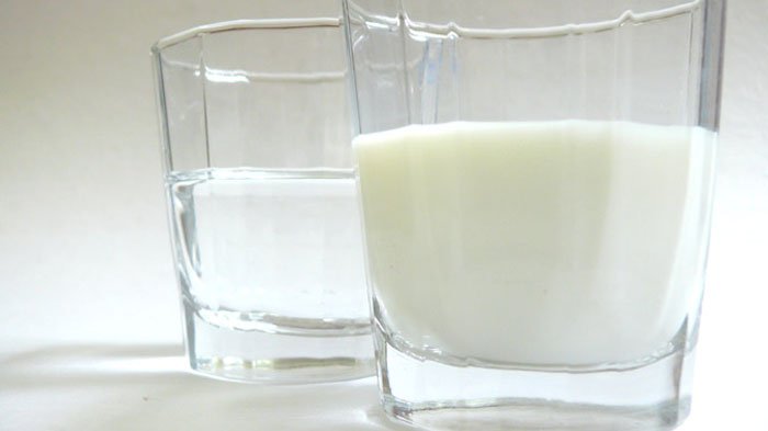 Banyak yang Bilang Susu Bisa Obati Keracunan, Benarkah? Baik Mana Dengan Air Putih?