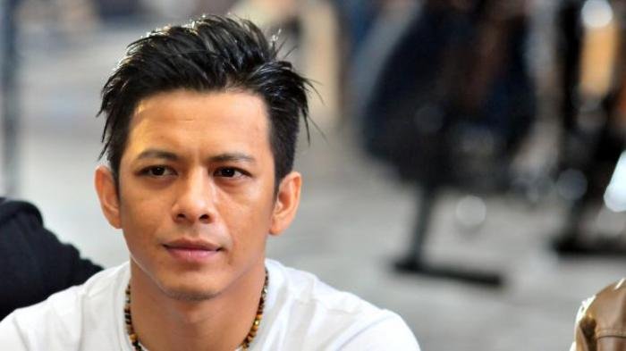 Sosok Wanita Cantik yang Jarang Diperbincangkan, Fotonya Peluk Ariel NOAH 8 Tahun Lalu Pernah Viral