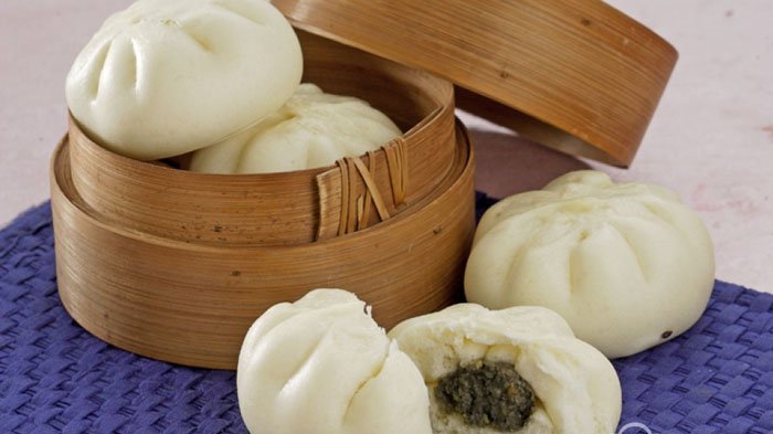 Bakpao berasal dari kata bak dan pao.