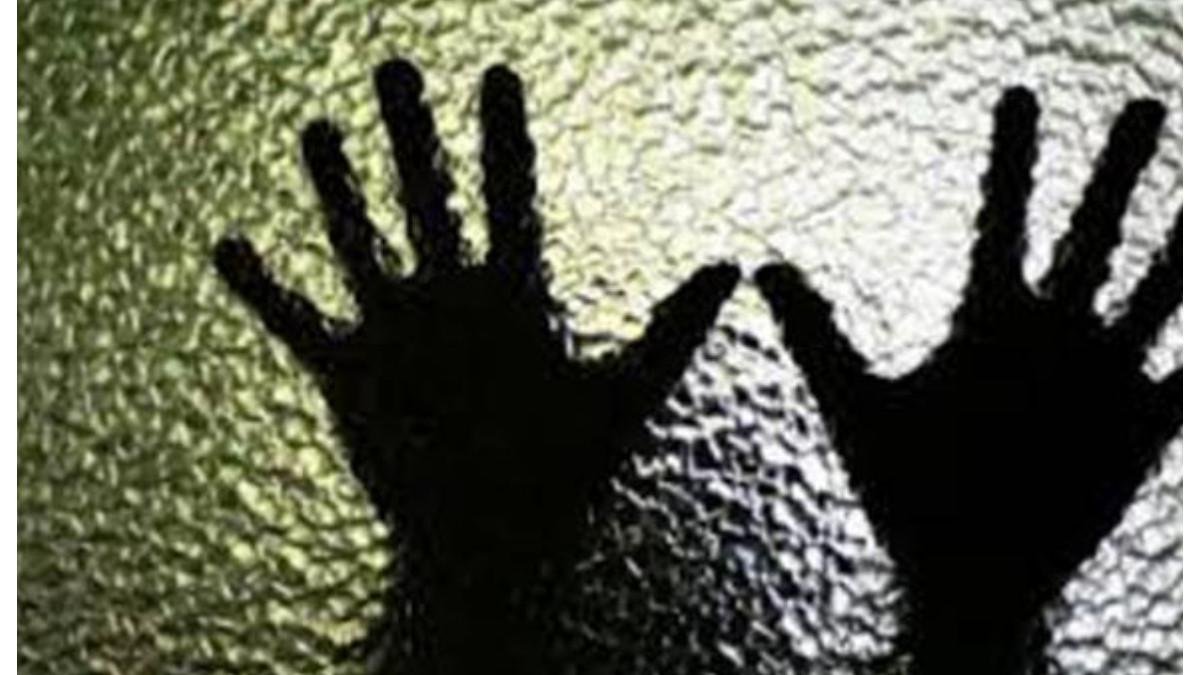 Terseret nafsu dan kesepian, pria di Tabanan tega menodai darah dagingnya. Kasus terungkap setelah warga lapor ke polisi.