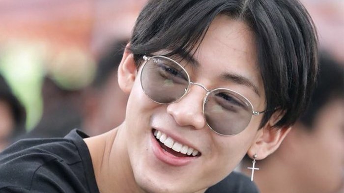 Kalahkan Fangirl, Pria ini Beruntung Bisa Bercanda Hingga Selfie Bareng BamBam GOT7