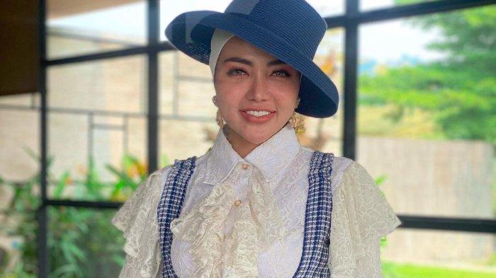 GAJI BELLA SHOFIE - Terungkap gaji Bella Shofie selama menjabat jadi anggota DPRD Buru, Maluku. Kini viral gegara tak pernah ngantor 11 bulan atau sejak dilantik.