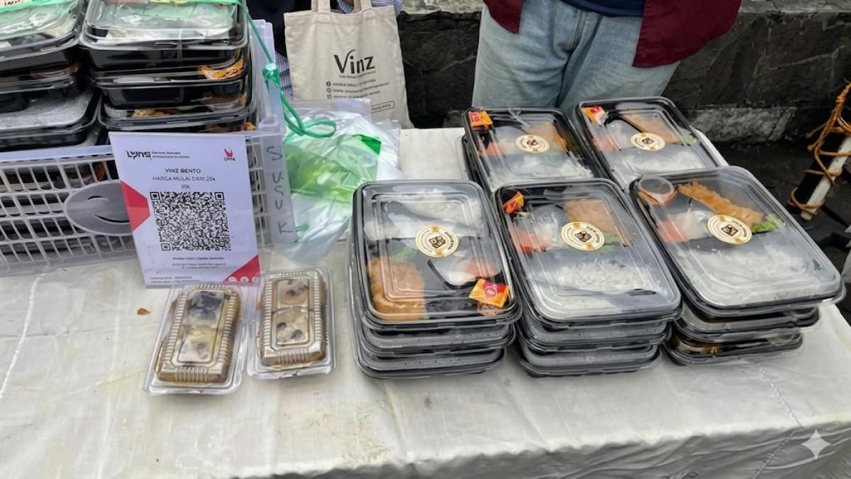 Semua varian bento box dari Vinz Bento dijual dengan harga yang sangat terjangkau, hanya Rp 10.000 ribu per porsi.