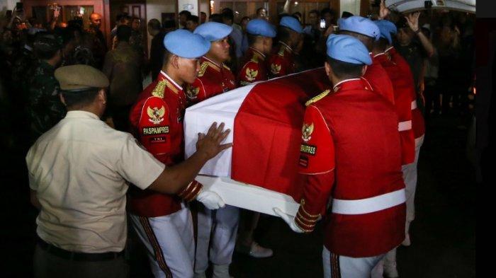 VIDEO dan Foto-Foto BJ Habibie dan Ainun dari Pernikahan, Jadi Menterinya Soeharto Hingga Presiden