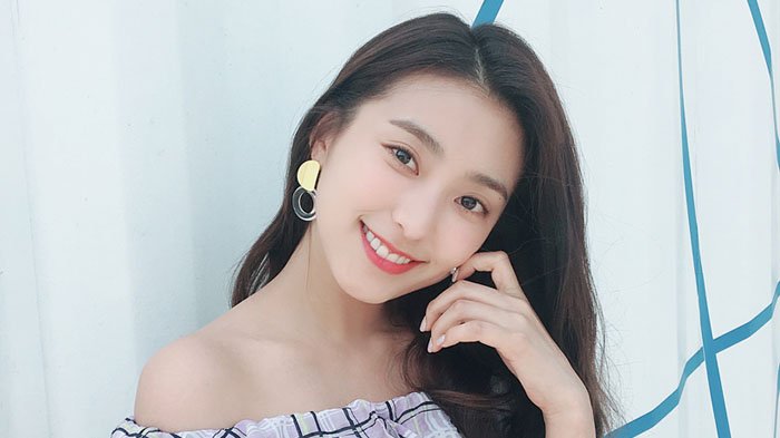 Bora eks SISTAR Pakai Sepatu Dibungkus Kresek Saat Pemotretan, Begini Reaksi Kocak Netizen Indonesia