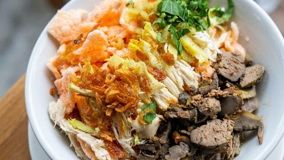 KULINER JAKSEL - Seporsi Bubur Ayam Senopati yang menjadi pilihan tempat sarapan enak di Jakarta Selatan, Kamis (22/1/2026).