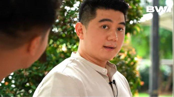 Chef Arnold Poernomo naikkan harga daging di restonya imbas rupiah melemah.
