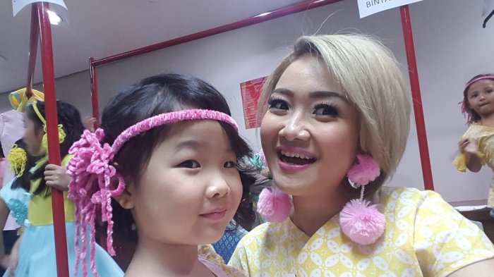 Lama Tak Terdengar Kabarnya, Host Termehek-Mehek Ini Melahirkan Anak Kedua, Intip Bayi Lucunya