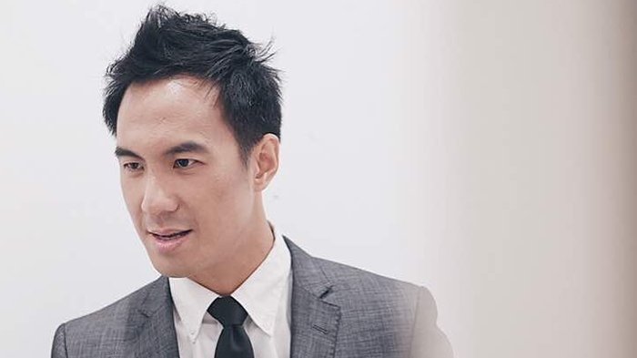 Fokus ke Bawah! Ternyata VJ Daniel Mananta Punya Kulit Kaki yang Mulus
