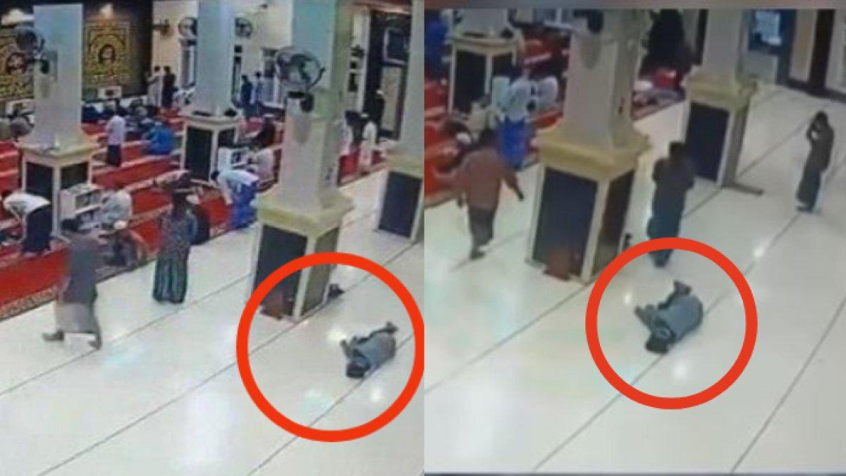 INNALILLAHI! Detik-detik Dosen Unhas Mendadak Ambruk dan Meninggal Saat Sholat 'Sedih Kepergianmu'