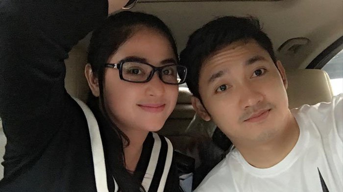 Dewi Perssik - 5 Fakta Hubungan Asmaranya dengan Angga Wijaya, Bakal Nikah di Jember?