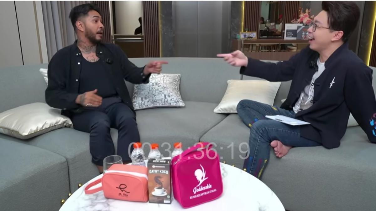 Kala itu, dr. Richard menanyakan secara langsung apakah mantan vokalis band Killing Me Inside itu pernah atau masih menggunakan barang terlarang.