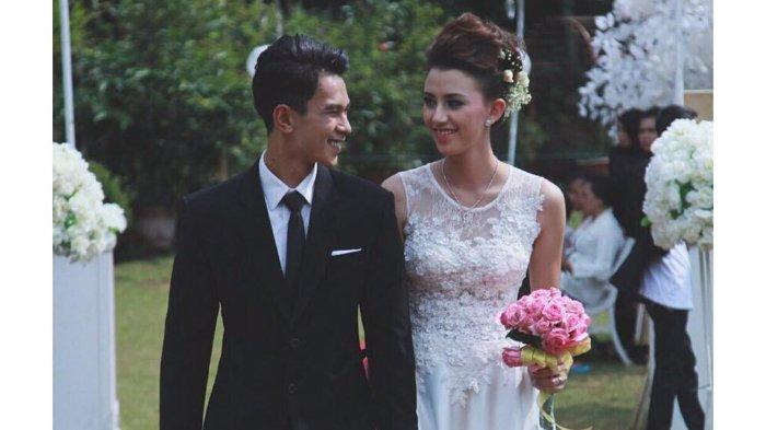 Foto pernikahan Dahlia Poland  dengan Fandy Christian tahun 2015 lalu. KIni rumah tangga mereka di ujung tanduk usai gugatan cerai mencuat ke publik.
