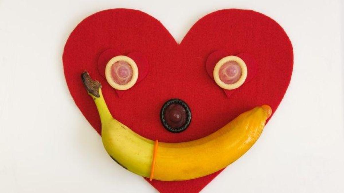 Ilustrasi gancet atau penis tidak bisa keluar dari dalam vagina