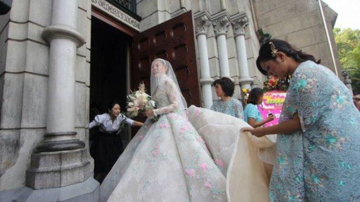 Gaun cantik Olga Lidya