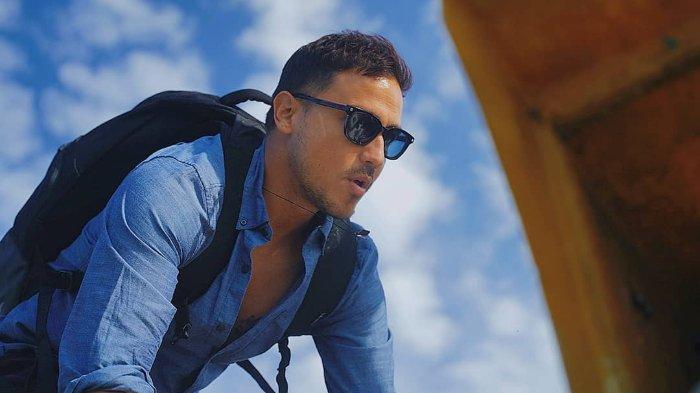 Hamish Daud ngotot tetap umrah di tengah situasi Timur Tengah yang bergejolak.