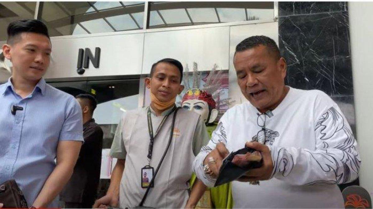 REZEKI Nomplok, Cleaning Service Kembalikan Dompet Hotman Paris Dapat Kerjaan Baru & Uang Segepok