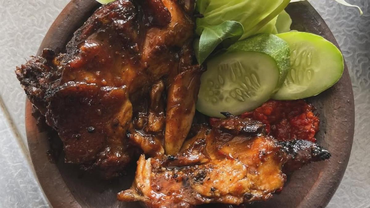KULINER JOGJA - Rumah Makan Babe Elang, satu tempat makan siang dekat Candi Prambanan.