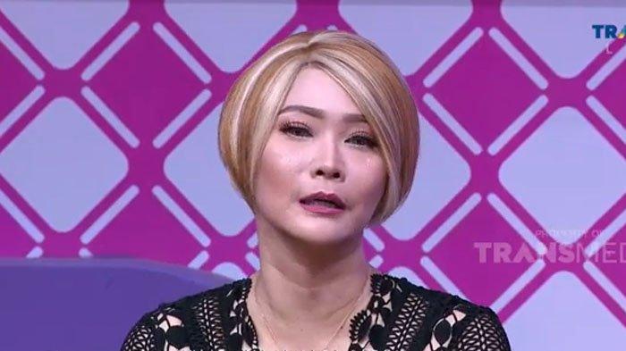 Inul Daratista skakmat netizen yang menudingnya gila hormat buntut dilayani petugas KAI sambil jongkok