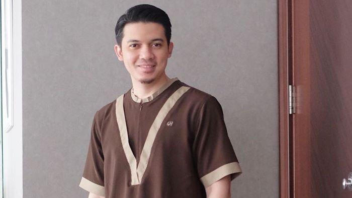 Ungkit masa lalu, Aldi Taher bicara soal isu cekcok hingga pecat Irwansyah dari Radio Band.