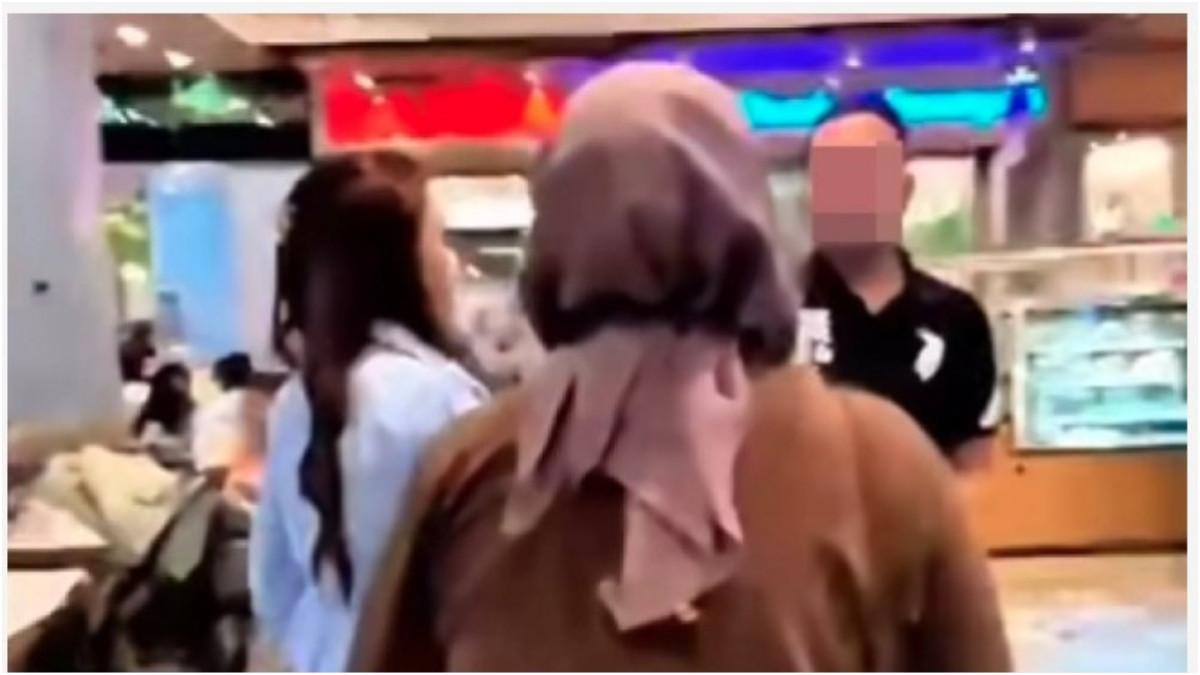 SELINGKUH - Video itu menarasikan momen ketika seorang istri sah bersama rekannya memergoki sang suami tengah berduaan dengan wanita lain yang diduga selingkuhannya di sebuah pusat perbelanjaan.