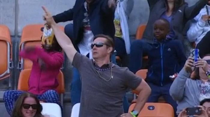 Olimpiade Rio 2016 - Dukung Petenis Inggris, Pria Ini Goyang Gangnam Style