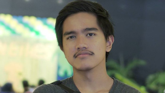 Kaesang Pangarep Foto Bareng Driver Gojek Ini, Tapi Komentarnya Bikin Ngakak! Gantengan yang Mana?