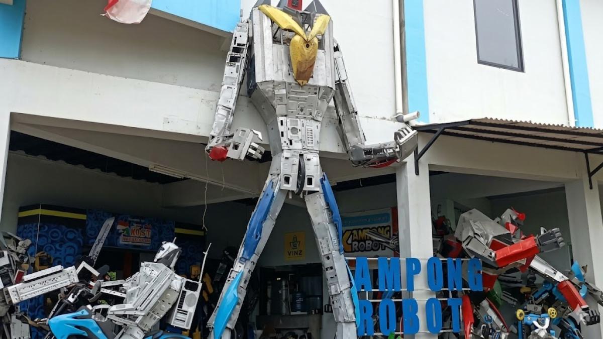 ROBOT-Kampung Robot berlokasi di Jalan Cilalung 3, Kelurahan Jombang, Kecamatan Ciputat, Kota Tangerang Selatan, Banten.