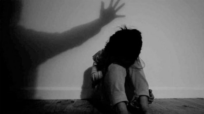 Dipaksa Ibu Jadi Wanita Malam, Gadis Ini Kaget Saat Menyadari Pelanggannya Adalah . . .