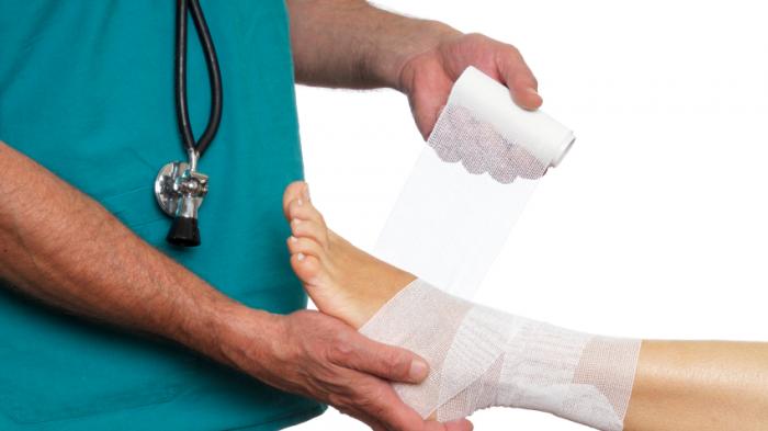 Tips Atasi Keseleo - Diurut atau Enggak? Yuk Intip Cara Paling Tepat Untuk Menangani Kaki Terkilir!