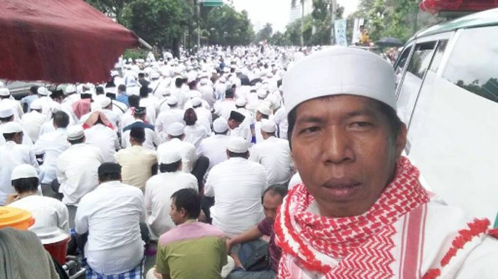 Demo 2 Desember - Kiwil Ikut Beraksi di Monas, Istri Cantiknya Berdoa Lewat Kalimat Ini