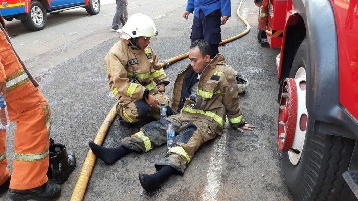 Padamkan Api di Kejaksaan Agung, Petugas Pilu Kaki Keram & Sulit Napas: Asap Lebih Parah dari Api