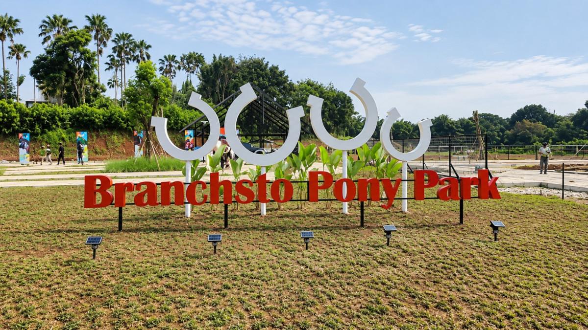 LIBURAN - Branchsto Pony Park salah satu wahana yang ditawarkan di Cimanggis Golf Estate (CGE) Avenue di Kecamatan Cimanggis, Kota Depok.