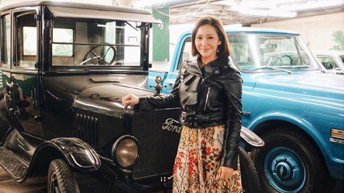 Liburan di Pantai Meksiko Bareng Irwan Mussry, Jaket Harga Puluhan Juta Maia Estianty Jadi Sorotan