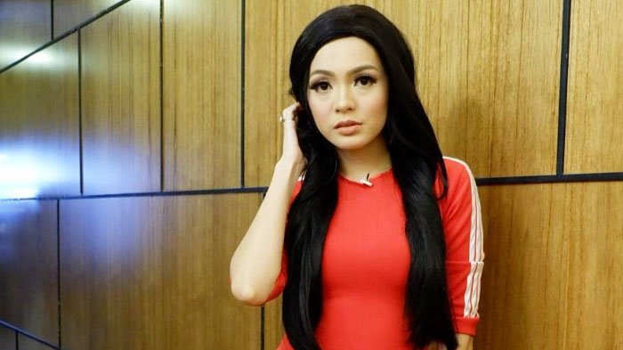 Duduk di Antara Marc Marquez dan Dani Pedrosa, Maya Septha Sukses Bikin Netizen Iri