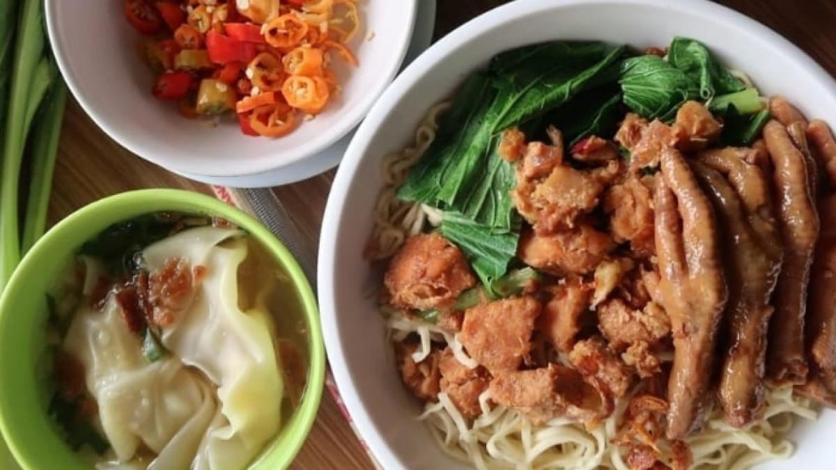 KULINER TANGERANG - Mie Ayam Banyumas Tirta Kencana 1, kuliner enak di Tangerang, Banten yang cocok jadi menu makan siang.