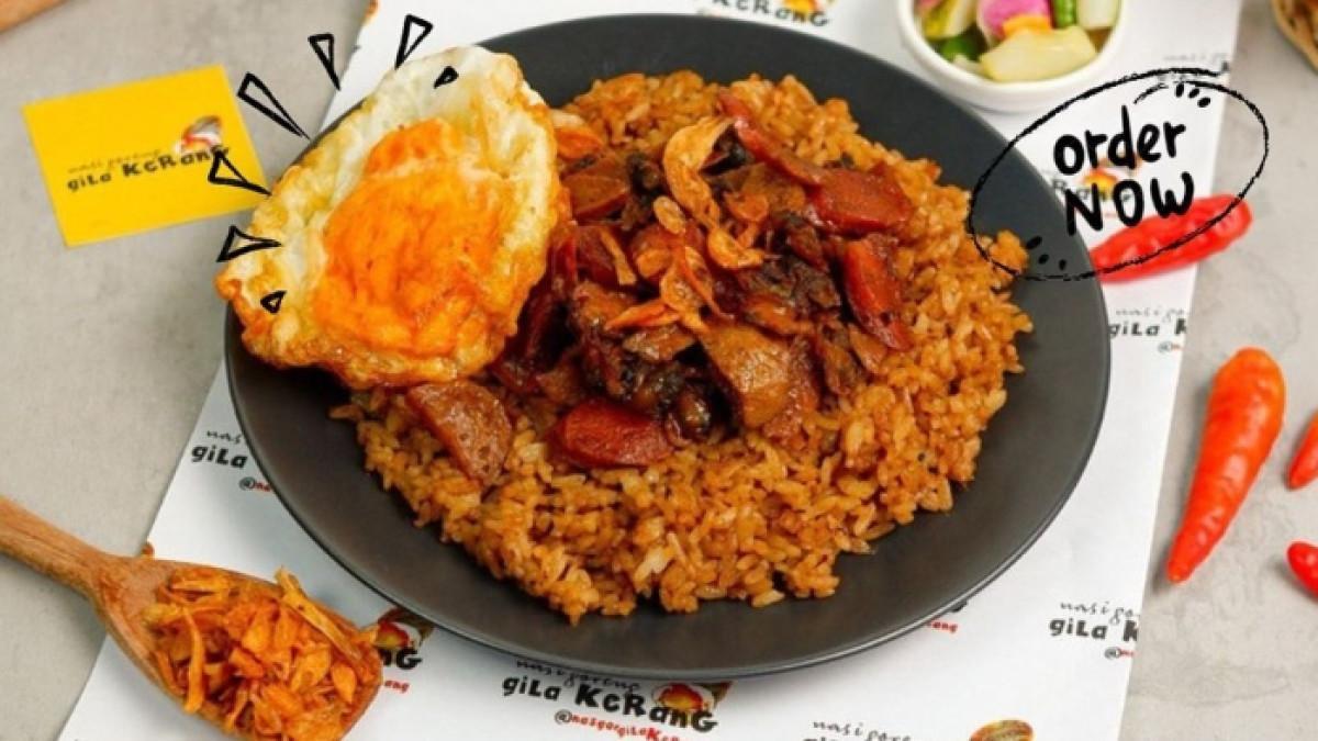 KULINER TANGERANG - Menu nasi goreng di Nasi Goreng Gila Pasar Lama Tangerang, Banten.