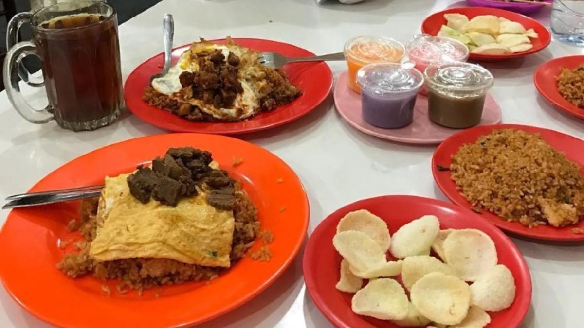 KULINER MEDAN - Nasi Goreng Semalam Suntuk, kuliner enak di Medan yang cocok untuk menu makan malam.