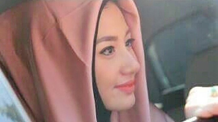 Novita Hardini - 8 Foto Memesona Istri Wakil Bupati Trenggalek yang Nggak Kalah dari Arumi Bachsin