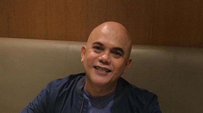 Belakangan, Ozy Syahputra kembali viral setelah sebuah potongan video memperlihatkan sosoknya seolah menyebut Inara Rusli sebagai anaknya. 
