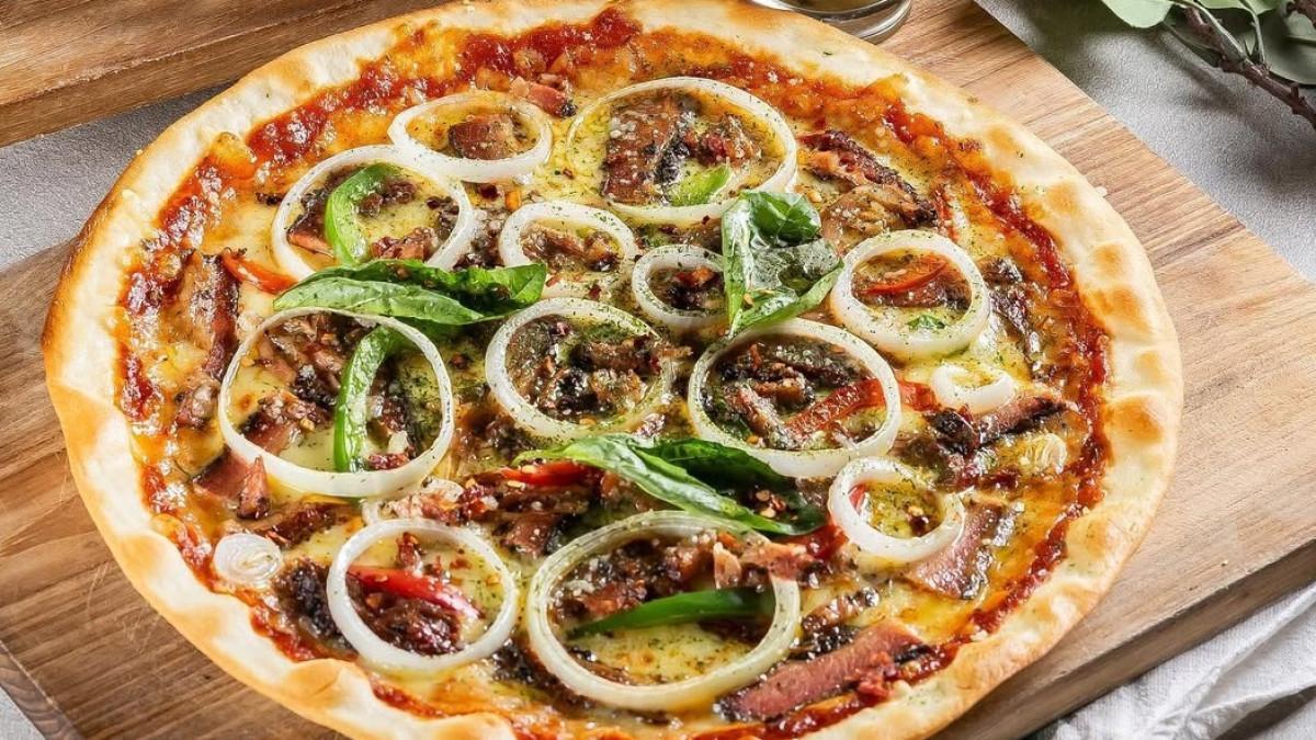 Ambrogio Patisserie - satu pizza enak di Bandung yang cocok buat makan malam.