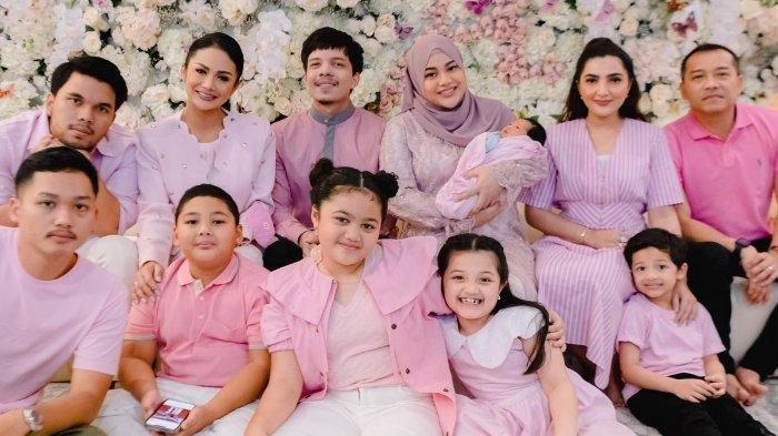 Sikap Anang Hermansyah ramai dibandingkan dengan Ahmad Dhani yang belakangan kembali menjadi sorotan publik setelah membahas kisah masa lalunya dengan Maia Estianty. 